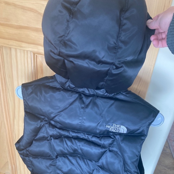 North Face 550 Down vest w/hood - Picture 2 of 7